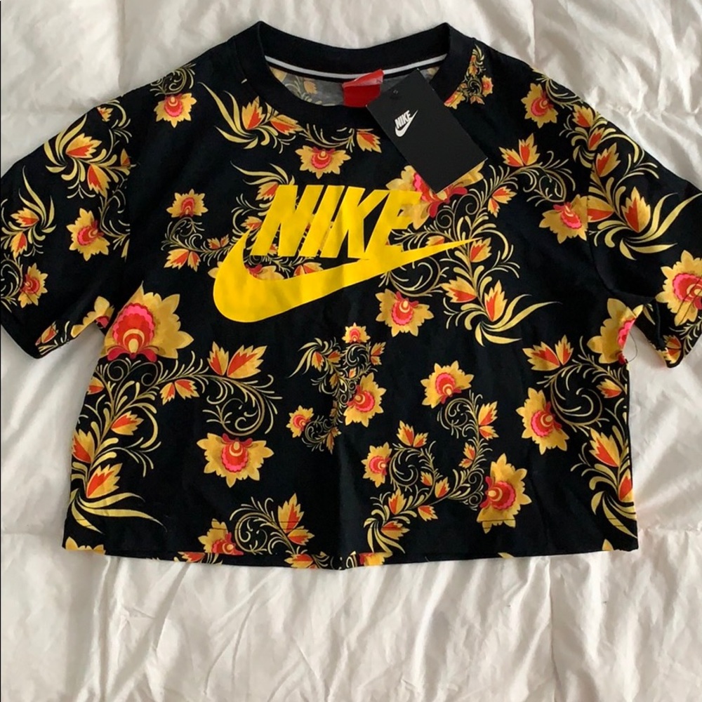 Limited edition Cropped Nike shirt